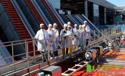 Chinese Journalists visiting Co<em></em>nserve Italia factory in Pomposa (Ferrara-Italy)