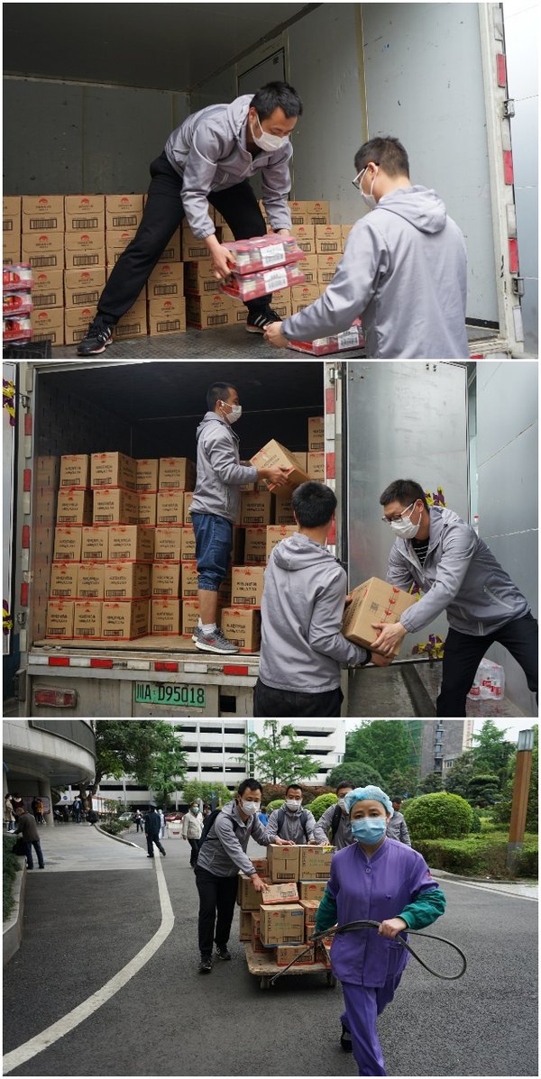 李锦记志愿者协助捐赠酱料的搬运与分发
