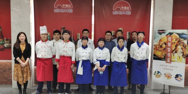 中华职业学校“我做饭很猛”公益活动校内选拔赛的现场