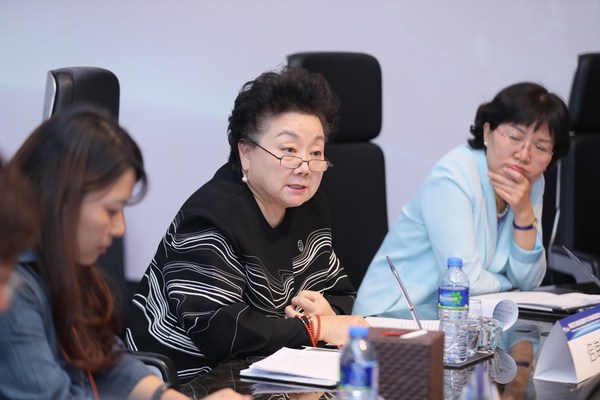 国际社会活动家、中华文化海外传播大使侣海林女士主持“科技创新中的女性力量”圆桌会
