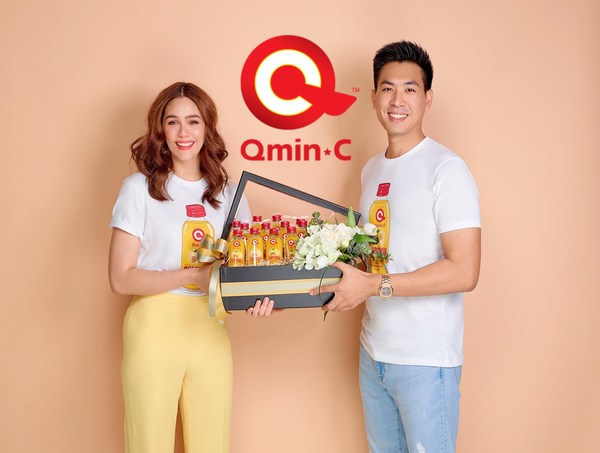 泰国保健饮品新秀QminC新冠疫情期间销量激增，该款饮料由泰国巨星Araya A. Hargate（又名Chompoo）女士代言，向泰国消费者推广姜黄素的保健功效