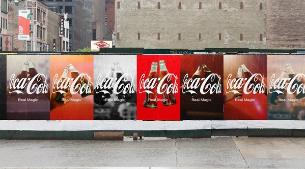 【可口可乐】经典标志的全新呈现形式——“拥抱”标志